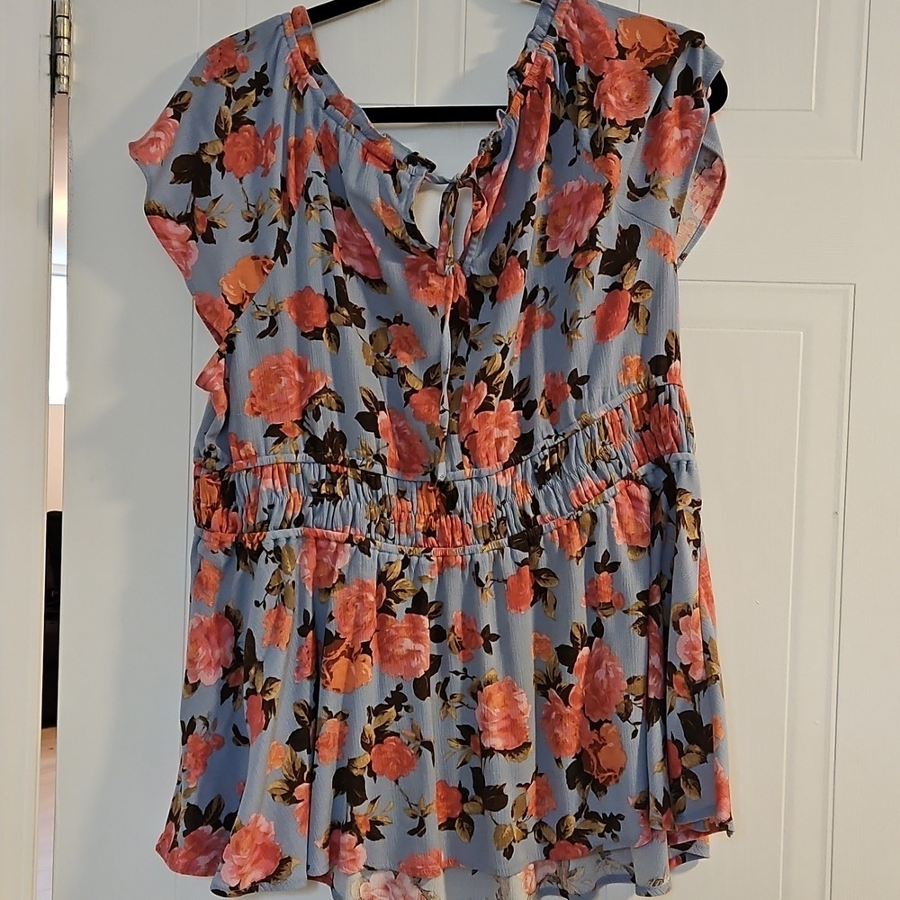 Torrid Womens 1X Plus size Floral Babydoll Top Short Sleeve  Size 1 stretch - Picture 4 of 4
